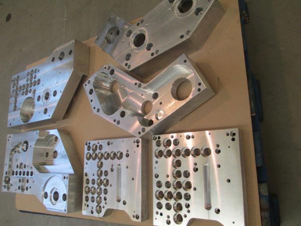 Head produced from solid steel - wood machinery industry